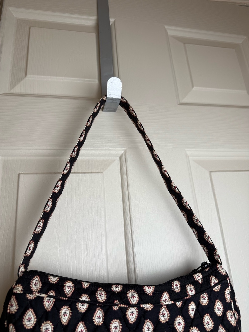 Vera Bradley Classic Black Hobo Purse NWOT Shoulder Bag 11x8x4.5 - Picture 9 of 9